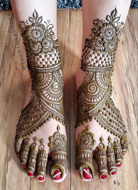 Stylish Mehndi Designs For Leg, Mehendi Designs For Legs Bridal, Latest Mehndi Designs For Leg, Leg Mehendi Design Bridal Mehndi, Bridal Mehndi Designs For Foot, Legs Mehndi Design Bridal, Foot Mehandi Designs, Bridal Feet Mehndi Designs, Bridal Feet Mehndi