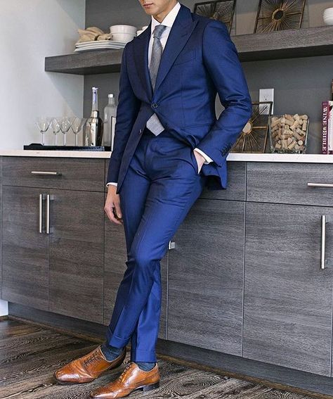 Consulta esta foto de Instagram de @menwithclass • 32.4 mil Me gusta Blue Suit With Tie, Blue Suit Brown Shoes, Men Suits Blue, Terno Slim, Blue Suits, Blue Suit Men, Navy Blue Suit, Suit Shoes, Mens Fashion Urban