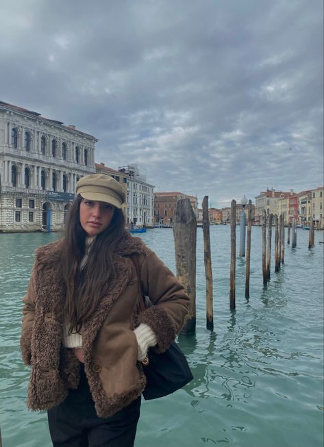 #venezia #travel #fashion #italy #instagram #aesthetic #otd Venice Italy Winter, Italy Instagram, Italy Winter, Fashion Italy, Travel Fashion, Venice Italy, Instagram Foto, Instagram Aesthetic, Aesthetic Clothes