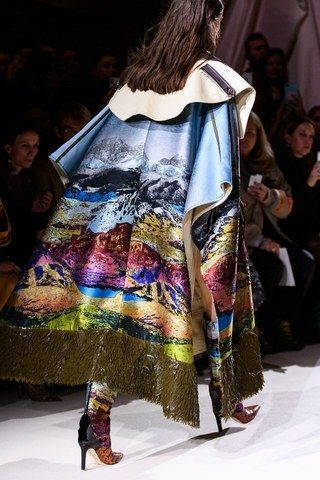 Mary Katrantzou Herbst/Winter 2019 Ready-to-Wear - Fashion Shows | Vogue Germany Vogue Spring, Fashion Pics, Mary Katrantzou, Gift Finder, Kendall Jenner Style, Vogue Runway, Couture Collection, A Train, Fashion Pictures