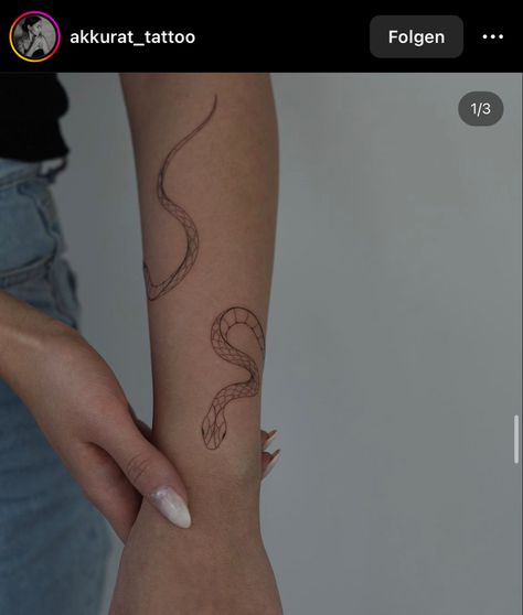 Snake Around Arm Tattoo, Small Snake Tattoo, Around Arm Tattoo, Wrap Around Tattoo, Wrap Tattoo, Small Forearm Tattoos, Kunst Tattoos, Forarm Tattoos, Snake Tattoo Design