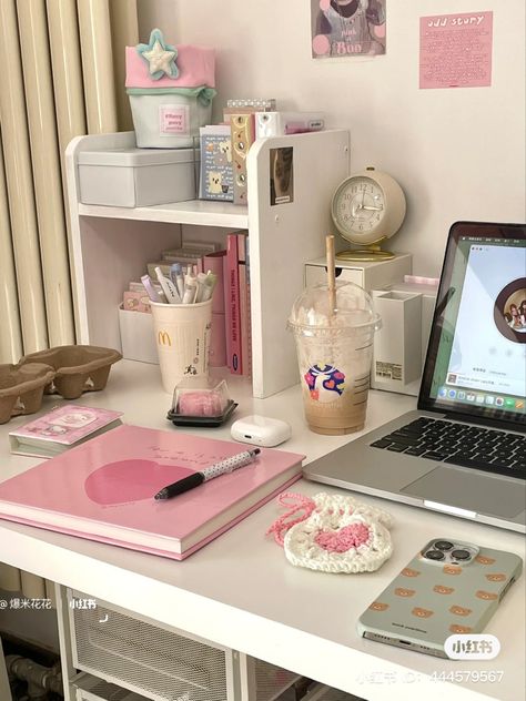 Kawaii Study Aesthetic, Romanticize School, Pink Academia, Study Desk Decor, Romanticizing School, Desk Inspo, Study Stationery, Pastel Room, Study Room Decor