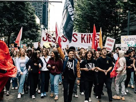 Divine Awakening: Seattle Streets Erupt with Revival as Thousands of Christians March https://buff.ly/3NHEH5k Signs of Revival, Joel 2:28 #inspiration #peace #catholic #grace #believe #amen #scripture #hope #blessed #worship #pray #holyspirit #prayer #bibleverse #church #love #faith #god #bible #jesus #christian #thewordofgod #preach #praise #shekinah #salvation #saviour #evangelism #gospel #revival Praying For Others, Christian Quotes Wallpaper, Jesus Christ Art, Bible Time, Worship God, Jesus Lives, Jesus Is Life, Bible Verses Quotes Inspirational, Jesus Saves