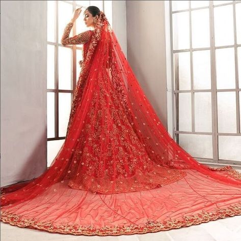 Cherry Red Lehenga Bridal, Tail Lehenga, Tail Frock, Dress For Reception, Lehenga Gold, Bridal Frock, Golden Dupatta, Red Wedding Lehenga, Bridal Pakistani