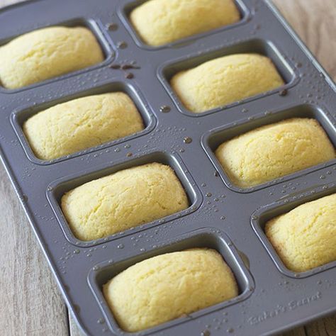 Mini Cornbread, Pampered Chef Brownie Pan Recipes, Mini Loafs, Mini Breads, Thanksgiving Corn Bread, Pampered Chef Brownie Pan, Mini Bread Loaves, Cornmeal Recipes, Mini Loaf Cakes