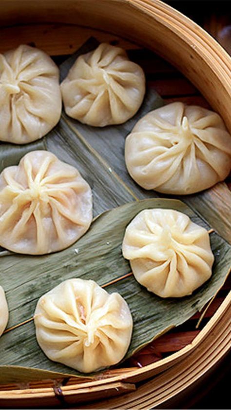 Shu Mai, Steamed Food, Xiao Long Bao, Dim Sum Recipes, Soup Dumplings, Bamboo Steamer, Recipes Pork, Recipes Asian, Dumplings Recipe