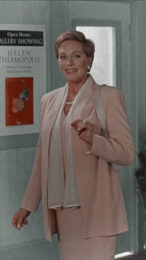 Julie Andrews Princess Diaries Outfits, Queen Clarisse Renaldi Outfits, Queen Clarisse Renaldi, Julie Andrews Outfits, Princess Diaries Queen Clarisse, Julie Andrews Princess Diaries, Princess Diaries 3, Princess Diaries 1, Erik Von Detten