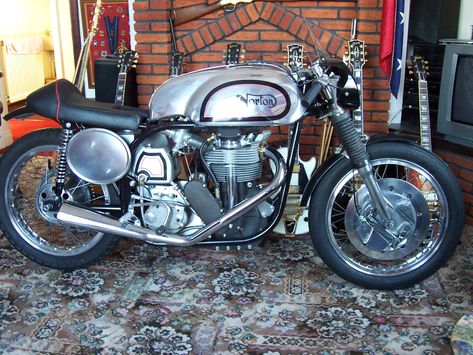 MANX NORTON 500CC MOTORCYCLE. Old Style Motorcycle, 60s Motorcycle, British Cafe, 500cc Motorcycles, Moter Cycle Old, Norton Manx, Norton Bike, Norton Cafe Racer, Rat Motorcycle