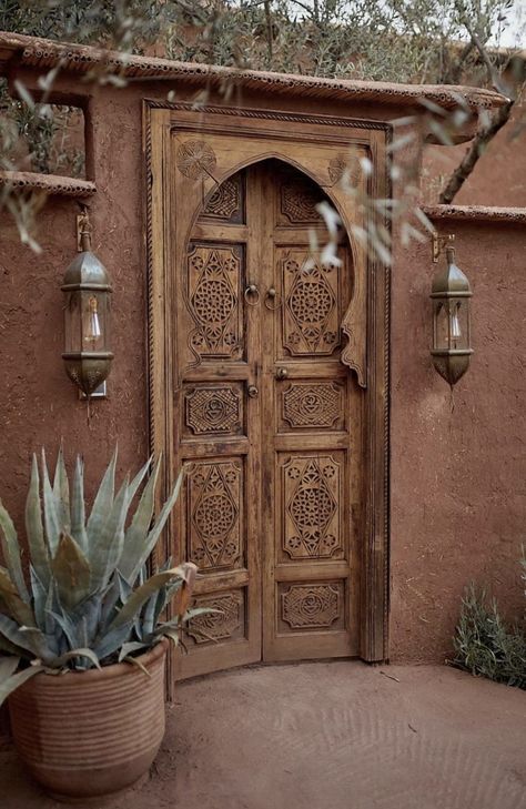 Concrete Paint, Stone Paint, Mud House, Indian Interiors, Indian Home Design, Moroccan Homes, Home Decor Living Room, Indian Home, Beautiful Doors