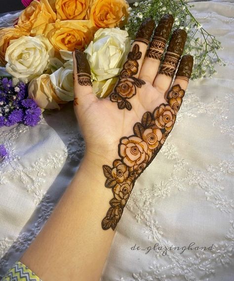 Mehndi Rose Designs, Flower Mehndi Designs Front Hand, Rose Mehndi Designs Flowers, Arabic Mehendi Designs Front Hand, Rose Flower Mehndi Designs, Rose Mehndi Designs Front Hand, Simple Rose Mehndi Designs, Roses Mehendi Design, Unique Mehndi Designs Palms