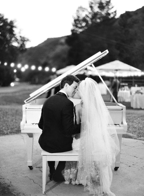 Music Theme Wedding, Theme Wedding Ideas, Piano Wedding, Ojai Wedding, Music Themed Wedding, Boda Mexicana, Mod Wedding, Wedding Music, Music Themed