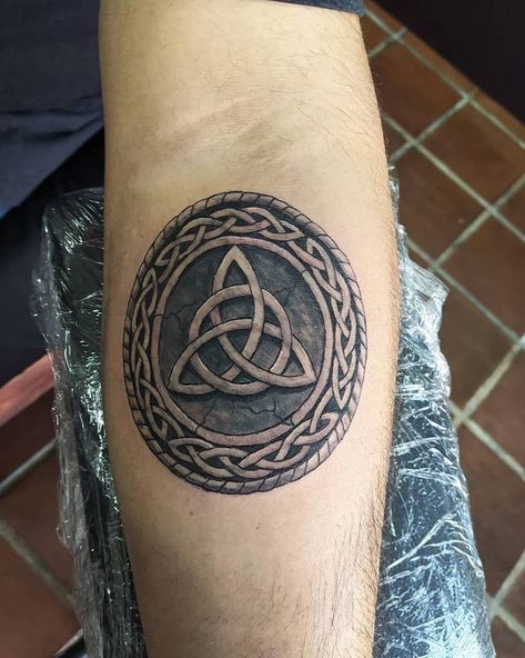 Small Celtic Tattoos, Celtic Tattoo For Women, Celtic Tattoos For Men, Celtic Tattoo Designs, Celtic Knot Tattoo, Irish Tattoos, Knot Tattoo, Celtic Tattoo, Warrior Tattoos