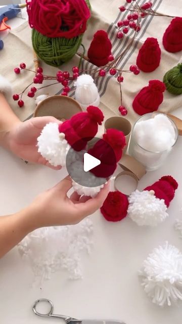 Expertos en Decoración Navideña ❄️ on Instagram: "🎅Hermoso Papá Noel en lana!! Dale vida y tradición a tu árbol con este hermoso adorno!! 🥰" Relief Society Crafts, Rag Doll Tutorial, Christmas Craft Projects, Diy Toddler, Christmas Themes Decorations, Navidad Diy, Rose Decor, Crafts Workshop, Christmas Wonderland