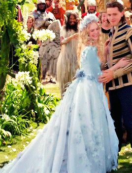 Maleficent 2 Aurora Wedding Dress, Live Action Aurora, Aurora Wedding Dress Maleficent, Elle Fanning Aurora, 1914 Dress, Elle Fanning Maleficent, Aurora Wedding Dress, Aurora Maleficent, Princess Aurora Costume