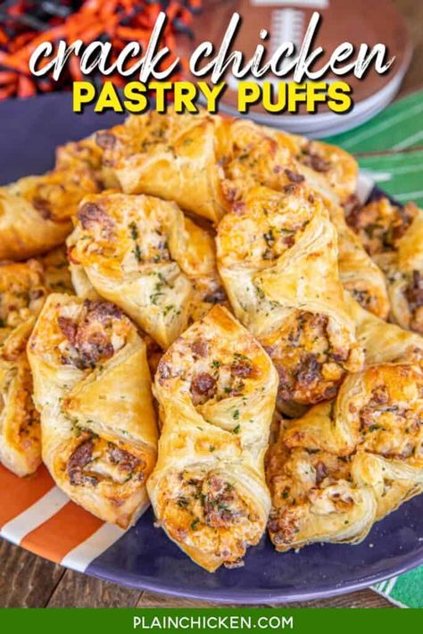 Chicken Pastry, Chicken And Pastry, Puff Pastry Chicken, Phyllo Dough Recipes, Chicken Puffs, Football Friday, Puff Pastry Appetizers, Pastry Appetizer, Plain Chicken