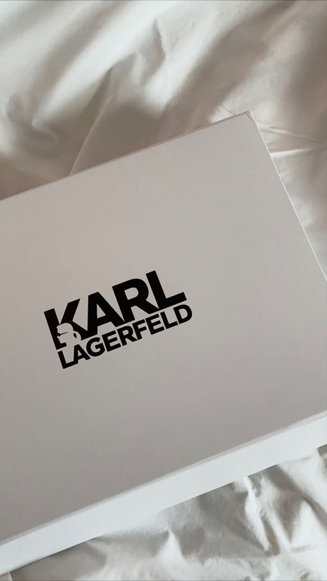 Karl Lagerfeld Aesthetic, Karl Lagerfeld Wallpaper, Luxury Birthday Gifts, Shopping Pictures, Scream Queens, Instagram Aesthetic, Karl Lagerfeld, Luxury Branding, Aesthetic Wallpapers