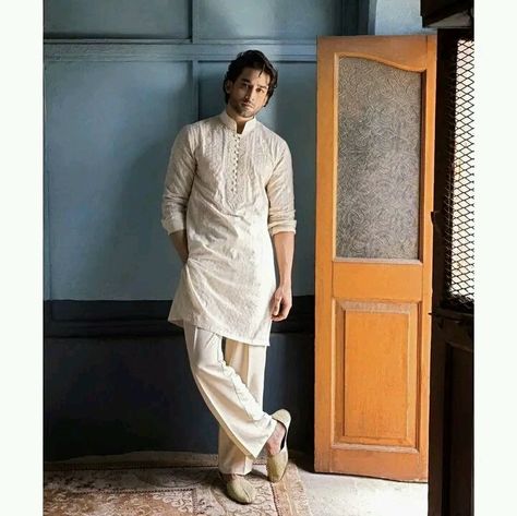 Traditional Indian Mens Clothing, Bilal Abbas Khan, Wedding Kurta For Men, Wedding Outfits For Groom, Groom Photoshoot, Mens Sherwani, Diwali Party, Indian Men Fashion, White Kurta