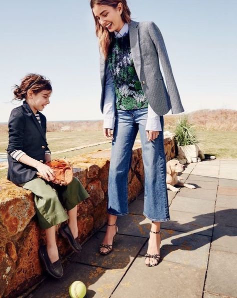 J-Crew-August-2016-Style-Guide-Womens04 End Of Summer Outfits, J Crew Looks, J Crew Catalog, 2016 Style, Rain Coats, Chic Clothing Style, J Crew Style, Preppy Chic, Quirky Fashion