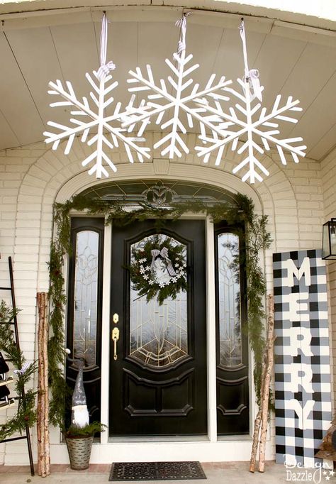 White Outdoor Christmas Decor, Porch Diy, Outdoor Christmas Diy, White Porch, Outdoor Christmas Decor, Black And White Christmas, Black White Christmas, Christmas Porch Decor, Christmas Decorations Diy Outdoor