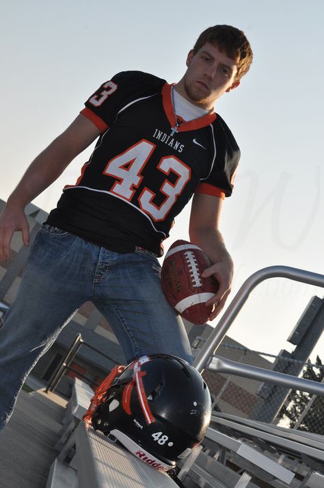 asdasd Football Senior Pictures, Senior Portraits Male, Football Poses, Senior Football, Sport Portraits, Male Senior Pictures, Football Photography, Senior Pictures Boys, Senior Guys