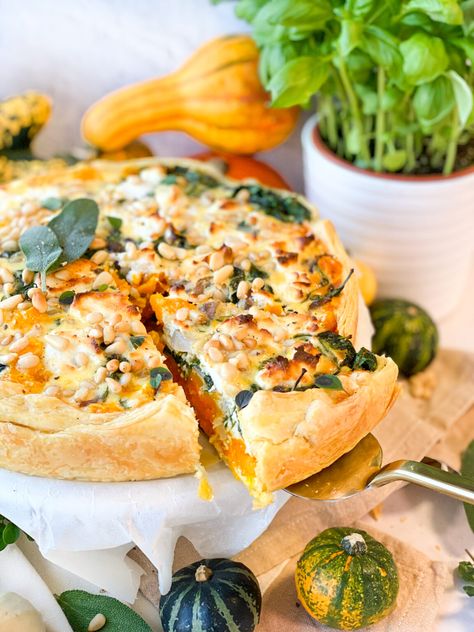 10x vegetarische hartige taart en quiche | Recepten | Betty's Kitchen Veggie Quiche, Vegetarian Dinner, Salmon Burgers, Food Inspiration, Health Food, Good Food, Food And Drink, Healthy Recipes, Snacks