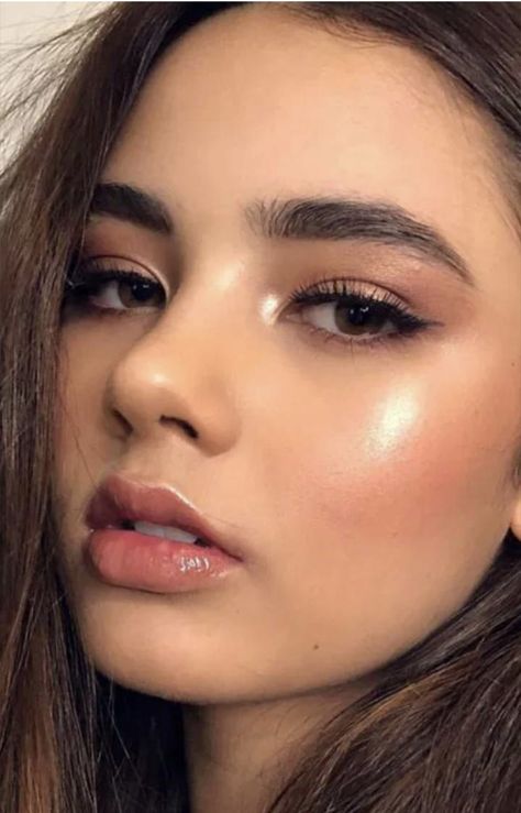 Maquillaje Glowy, Warm Tone Makeup, Simple Prom Makeup, Feminine Makeup, Simple Makeup Natural, Birthday Makeup Looks, Natural Prom Makeup, Light Makeup Looks, Soft Makeup Looks