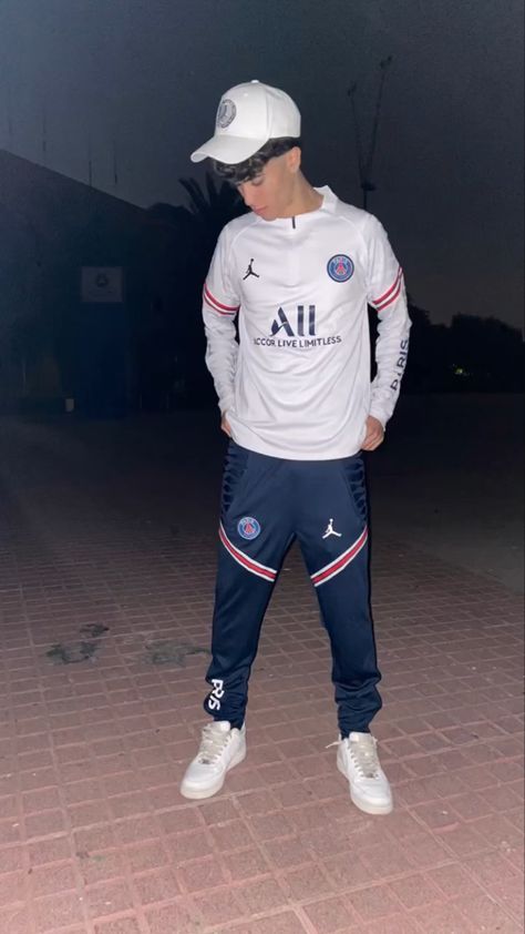 Psg Tracksuit Drip Men, Psg Tracksuit Drip, Outfit Maranza, Psg Tracksuit, Red Hood Cosplay, Streetwear Wallpaper, Emoji Stories, Teenager Boys, Boys Tracksuits