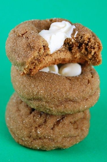 Soft, sugary gingerbread cookie. heavenly goodness 3 cups flour 2 tsp. Ginger, Ground 1 tsp. Cinnamon, Ground 1 tsp. baking soda 1/4 tsp. Nutmeg, Ground (I used fresh) 1/4 tap salt 3/4 cup (1 1/2 sticks) unsalted butter, at room temperature 3/4 cup firmly packed brown sugar 1/2 cup molasses 1 egg 1/4 cup granulated sugar 1 tsp. Vanill Cookies White Chocolate Chip, White Chocolate Gingerbread Cookies, Cookies White Chocolate, Chocolate Gingerbread Cookies, Soft Gingerbread, Chocolate Gingerbread, Soft Gingerbread Cookies, Pie Pops, White Chocolate Chip