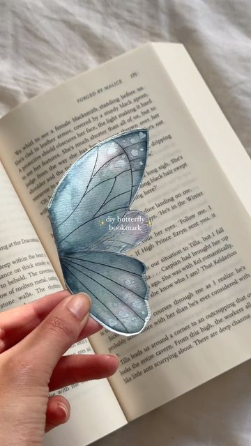 Kan on Instagram: "Cute little diy book mark I’ve been seeing around 🦋

#bookmark #bookstagram #bookreels #booklover #booktube #booknerd #booktok #diycrafts #butterfly #crafts" Bookmark Aesthetic, Butterfly Bookmark, Diy Bookmark, Aesthetic Diy, Watercolor Butterfly, Diy Butterfly, Diy Bookmarks, Butterfly Crafts, Butterfly Watercolor