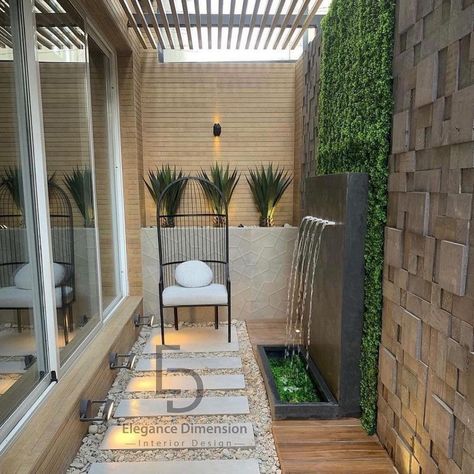 Indoor Courtyard Ideas Modern, Balcony Plants Ideas, Homestead Garden Layout, Balcony Decoration Ideas, Balcony Planting, Zeroscaping Backyard, Small Backyard Garden Design, Indoor Courtyard, Modern Patio Design