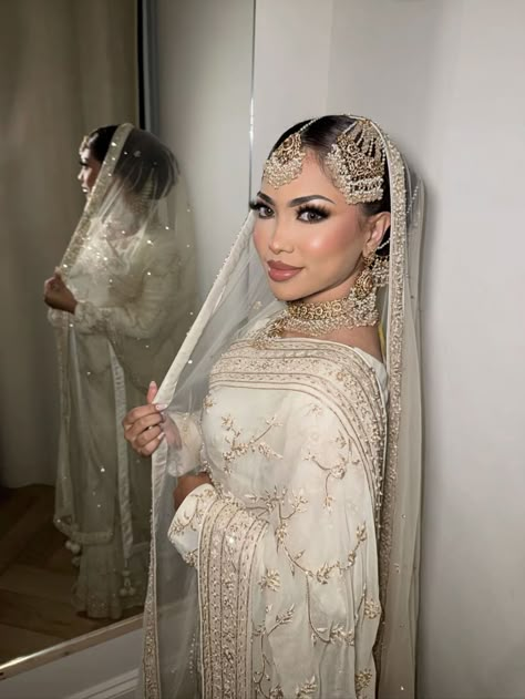 Dekha Dekhi Outfit, Asian Wedding Aesthetic, Nikkah Look, Hijabi Bride, Bengali Fashion, Nikkah Outfit, Hijab Couple, Eid Look, Wedding Nikkah