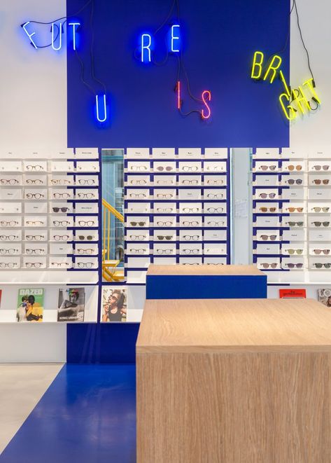 Ace & Tate's Copenhagen eyewear store features blocks of primary colour Eyewear Store Design, Scandi Interior, Eyeglass Stores, Glass Store, Optical Store, X Design, Artistic Space, Wear Store, Public Places