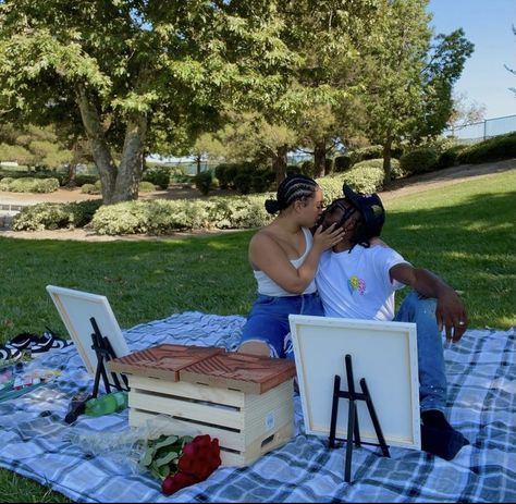 Romantic Dates Black Couples, Lake Date Ideas, Picnic Date Ideas Black Couples, Couples Diary, Dates For Him, Picnic Ideas For Couples, Picnic Date Ideas, Romantic Home Dates, Date Ideas Romantic