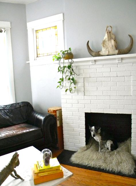 14 Creative Ideas for Decorating a Non-Working Fireplace via Brit + Co Empty Fireplace Ideas, Unused Fireplace, Luxury Bedroom Sets, Mantel Design, Old Fireplace, Open Fireplace, Faux Fireplace, Brick Fireplace, Mantel Decorations