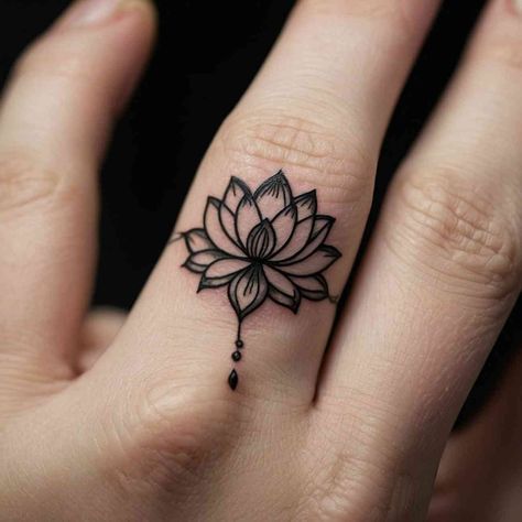 27+ Beautiful Finger Tattoo Ideas for Females Finger Tattoos For Women, Inside Finger Tattoos, Minimalist Symbols, Girl Finger Tattoos, Tattoo Ideas For Females, Finger Tattoo Ideas, Cute Finger Tattoos, Tiny Heart Tattoos, Finger Tattoo For Women