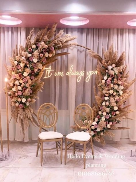 Rose Gold Engagement Decorations, Engagement Floral Decoration, Engagement Decorations Backdrop, Rose Gold Wedding Backdrop, Reception Stage Decoration Backdrops, Decorating Ideas Wedding, Nikkah Decor, Wedding Decoration Idea, Wedding Decorating Ideas