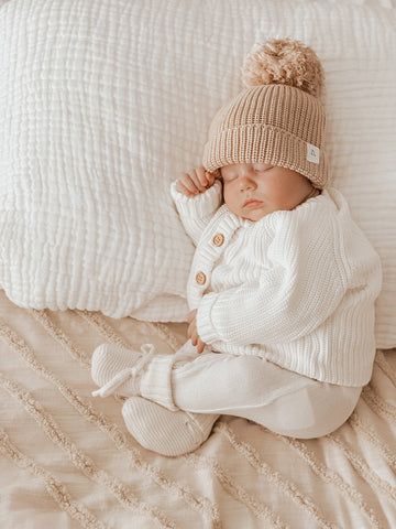 Chunky Knitted Cardigan, Baby Inspiration, Crochet Bebe, Baby Box, Chunky Knit Cardigan, Newborn Photoshoot, Baby Boy Fashion