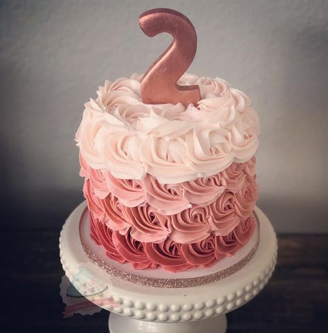 Rose Gold Rosette Cake @smallandsimpleconfections #smallandsimpleconfections #RoseGold #OmbreCake #RoseGoldOmbre #2ndBirthday #Birthday… Gold Rosette Cake, Rose Gold Birthday Cake, Simple Cupcakes, Ombre Rosette Cake, Golden Bday, 35 Birthday, Birthday Cake Roses, Unfrosted Cake, Buttercream Birthday Cake