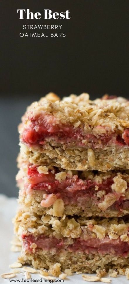 If you love strawberries, you need to try this easy gluten free strawberry oatmeal bars recipe. Use fresh or frozen strawberries to make this gluten free snack bar recipe. Serve with breakfast or as a snack. Recipe at www.fearlessdining.com Gluten Free Oatmeal Bars, Sweet Broccoli, Gluten Free Snack Bars, Long Things, Gluten Free Breakfast Bars, Glutenfree Bread, Snack Bar Recipes, Cookies Sans Gluten, Oatmeal Bars Recipes