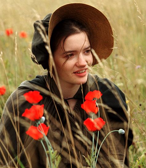 Talulah Riley, Mary Bennet - Pride and Prejudice (2005) Mary Bennet, Talulah Riley, Oc Dress, Jane Austen Movies, Pride And Prejudice 2005, Jane Austen Novels, Becoming Jane, Jane Austin, Jane Austen Books