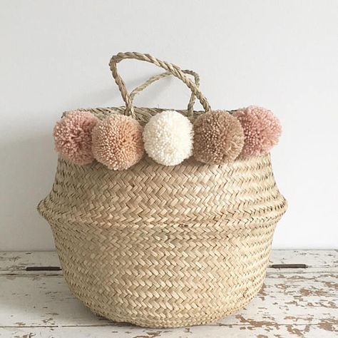 Cheap Baskets, Gift Bag Storage, Farmhouse Baskets, Ikea Kids Room, Seagrass Basket, Diy Weaving, Nursery Storage, Diy Basket, Fabric Baskets