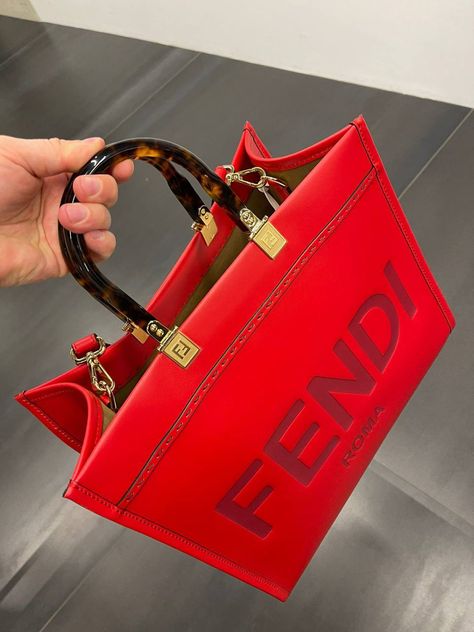 #fendi Jules Ambrose, Fendi Bag, Twisted Series, Bag Obsession, Girly Bags, Handbag Heaven, Luxury Purses, Fancy Bags, Pretty Bags