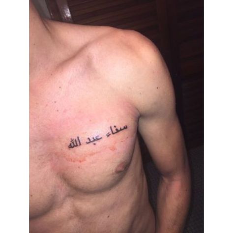 tatuajes en el pecho letras en otro idioma Arabic Neck Tattoo Men, Arabic Tattoos Men, Mens Writing Tattoos, Arabic Chest Tattoo, Arabic Tattoo Men, Chest Tattoo Writing, Arabic Writing Tattoo, Tattoo Writing, Writing Tattoo