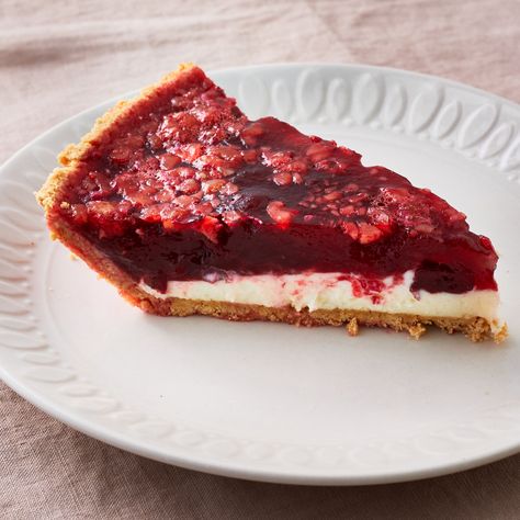 No-Bake Cranberry Sauce Pie Cream Cheese Pie Recipes, Easy Strawberry Pie, Cranberry Pie, Cream Cheese Pie, Leftover Cranberry Sauce, Graham Cracker Crust Pie, Cranberry Cream Cheese, Cheese Pie, Cranberry Cheese