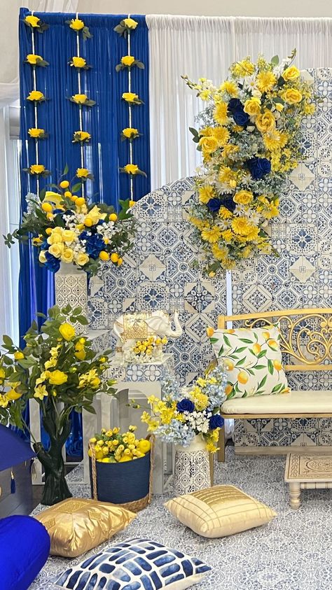 Lemon Haldi Decor, Santorini Themed Wedding, Maiyaan Decor, Sangeet Backdrop, Haldi Decoration Ideas, Arabian Nights Party, Reception Stage, Mehendi Decor Ideas, Haldi Decor