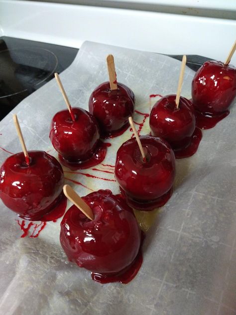 State Fair Red Candy Apples #justapinchrecipes Red Candy Apples, Dry Apples, Red Hots Candy, Candy Apple Recipe, Polka Dot Cakes, Hot Candy, Caramel Apples Easy, Grease 2, Princess Birthday Cake