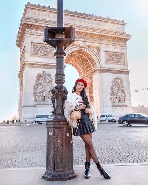 Emily In Paris Photoshoot Ideas, Paris Poses Photo Ideas, Paris Photoshoot Ideas, Paris Poses, Paris Locations, Paris Ideas, Paris Photo Ideas, Big Van, Paris Photoshoot