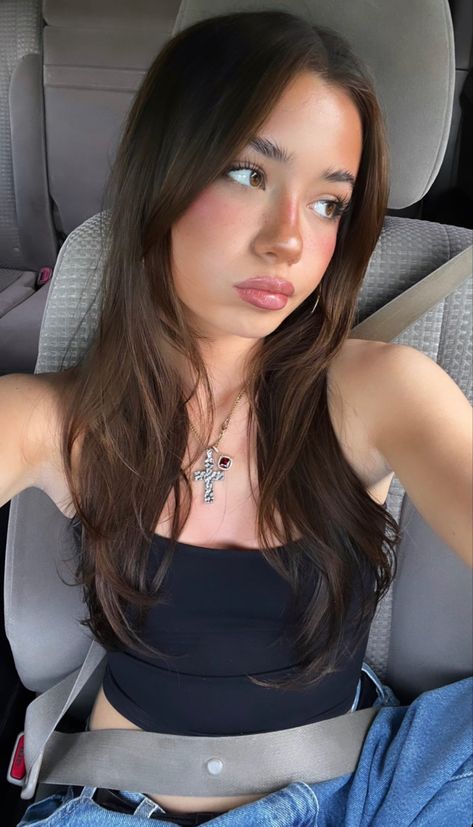 via @sophiabbirlem ig story Brunette Aesthetic, Oval Face Haircuts, Pretty Brunette, Swag Makeup, Oval Faces, Brunette Girl, Hair Inspo Color, Dream Hair, Pretty Selfies