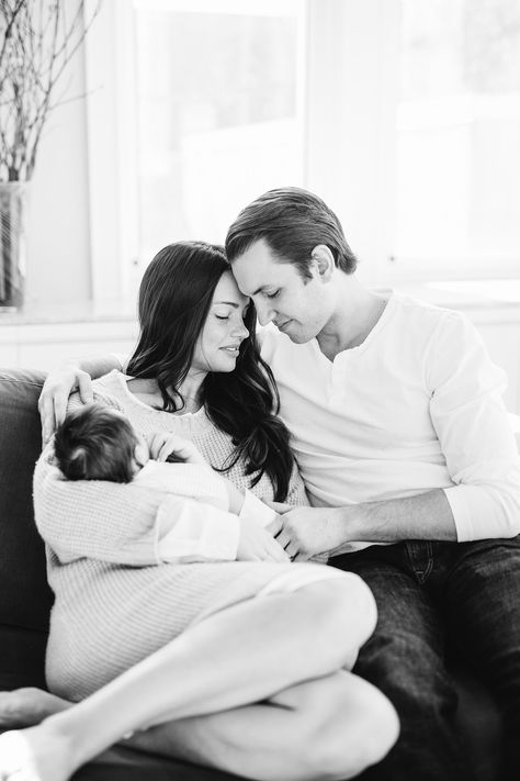 lucero family | nyc lifestyle family photographer — Stephanie Sunderland Dad Pictures, Foto Newborn, Baby Fotografie, Newborn Family Photos, Baby Poses, Lifestyle Newborn Photography, Newborn Shoot, Newborn Lifestyle, Pregnant Mom