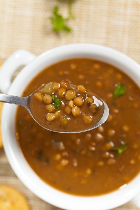 Receita mais prática e fácil que essa é impossível! A sopa de lentilha é uma delícia! Vem comigo que te ensino a fazer! Sopas Light, Brazilian Food, Organic Recipes, Cooking Time, Vegan Vegetarian, Low Carb, Chef, Pasta, Healthy Recipes